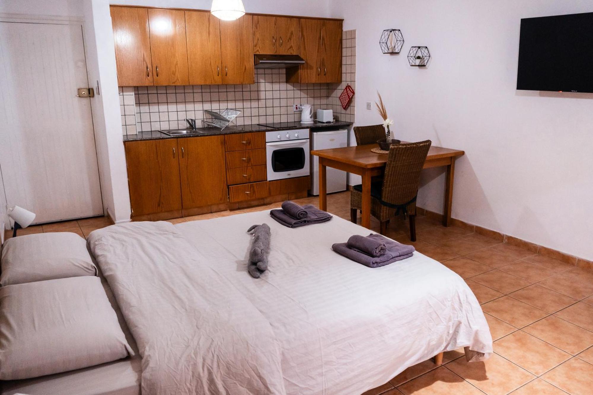 Nissus Urban Hostel Ayia Napa Room photo